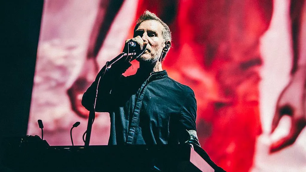 Massive Attack Dilarang Tampil di Singapura Usai Kibarkan Bendera Palestina
