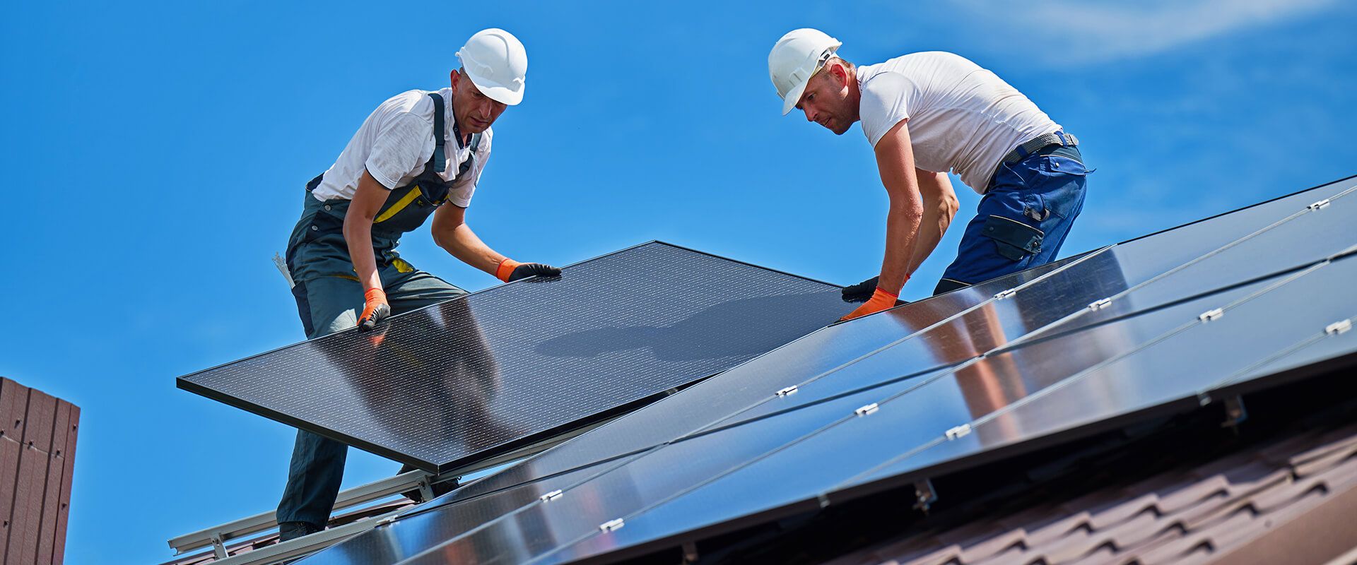Ensemble pour de l'électricité verte à Wellen avec 140 panneaux solaires