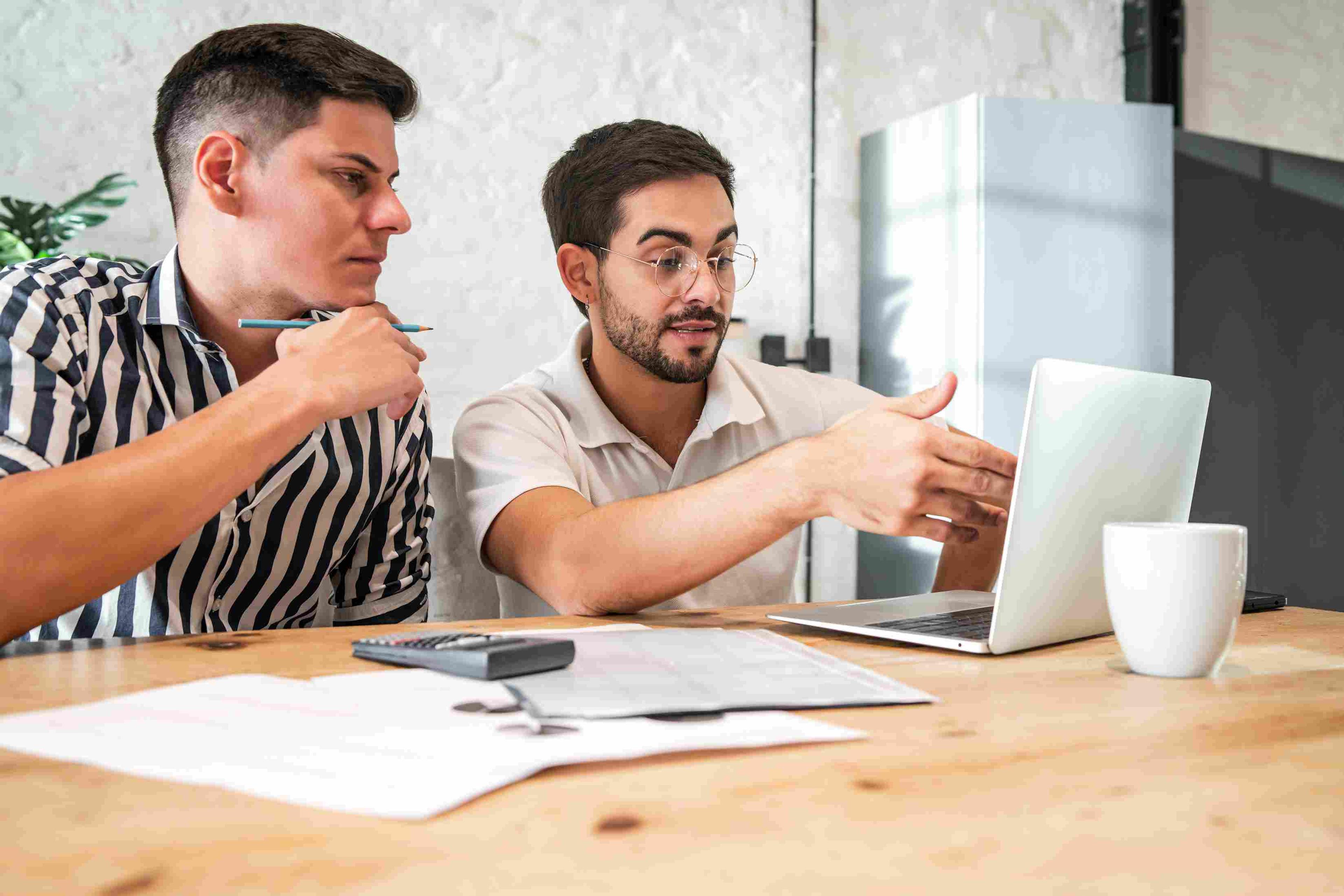 Two ecommerce professionals discussing strategies in a zero-click digital landscape.