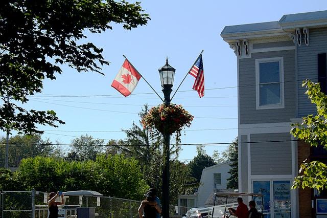 US vs Canada- how time influences online shopping behavior across the border