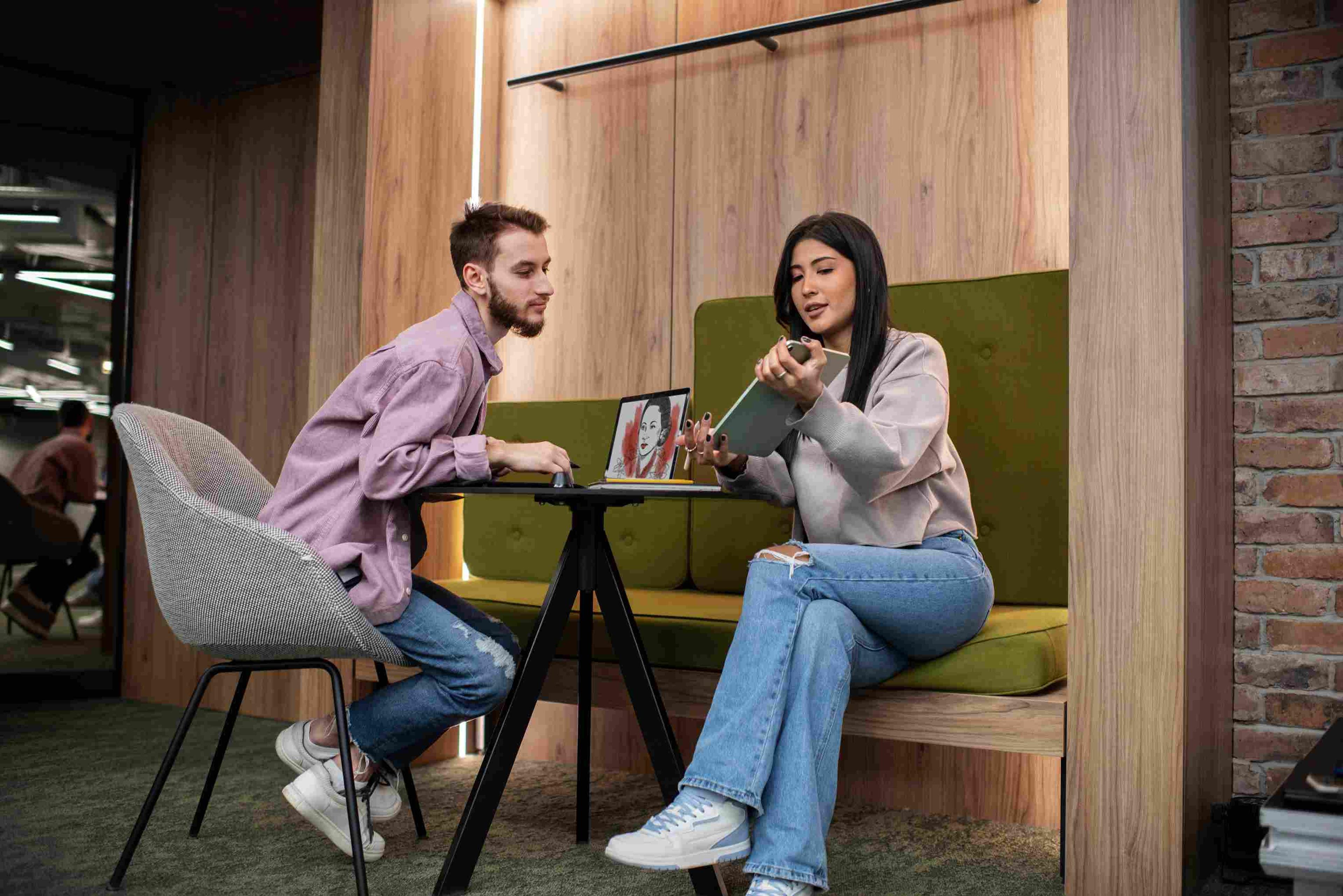 Engaging discussion on using Pinterest for furniture sales and marketing strategies.