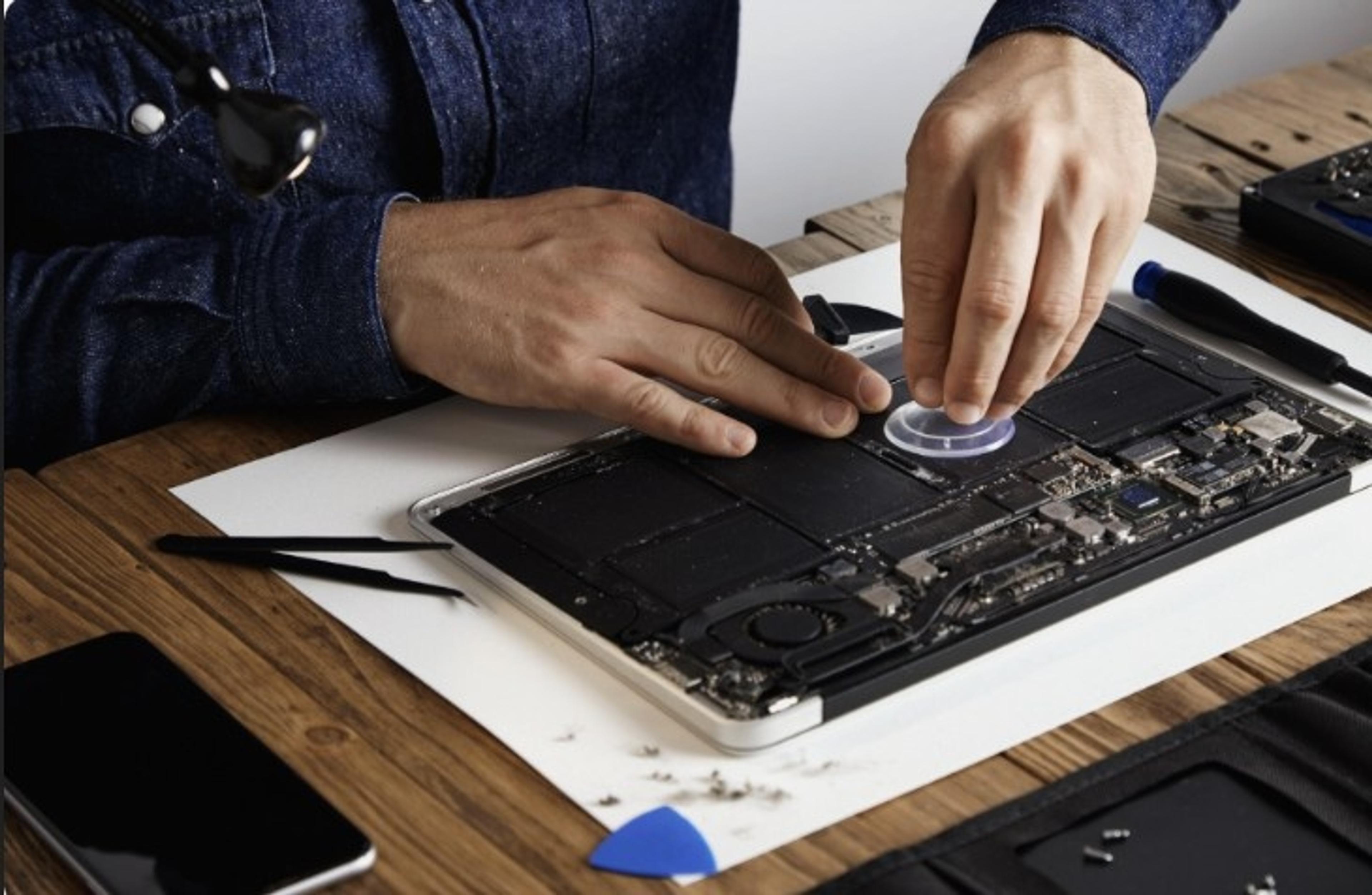 man cleaning ipad for warranty