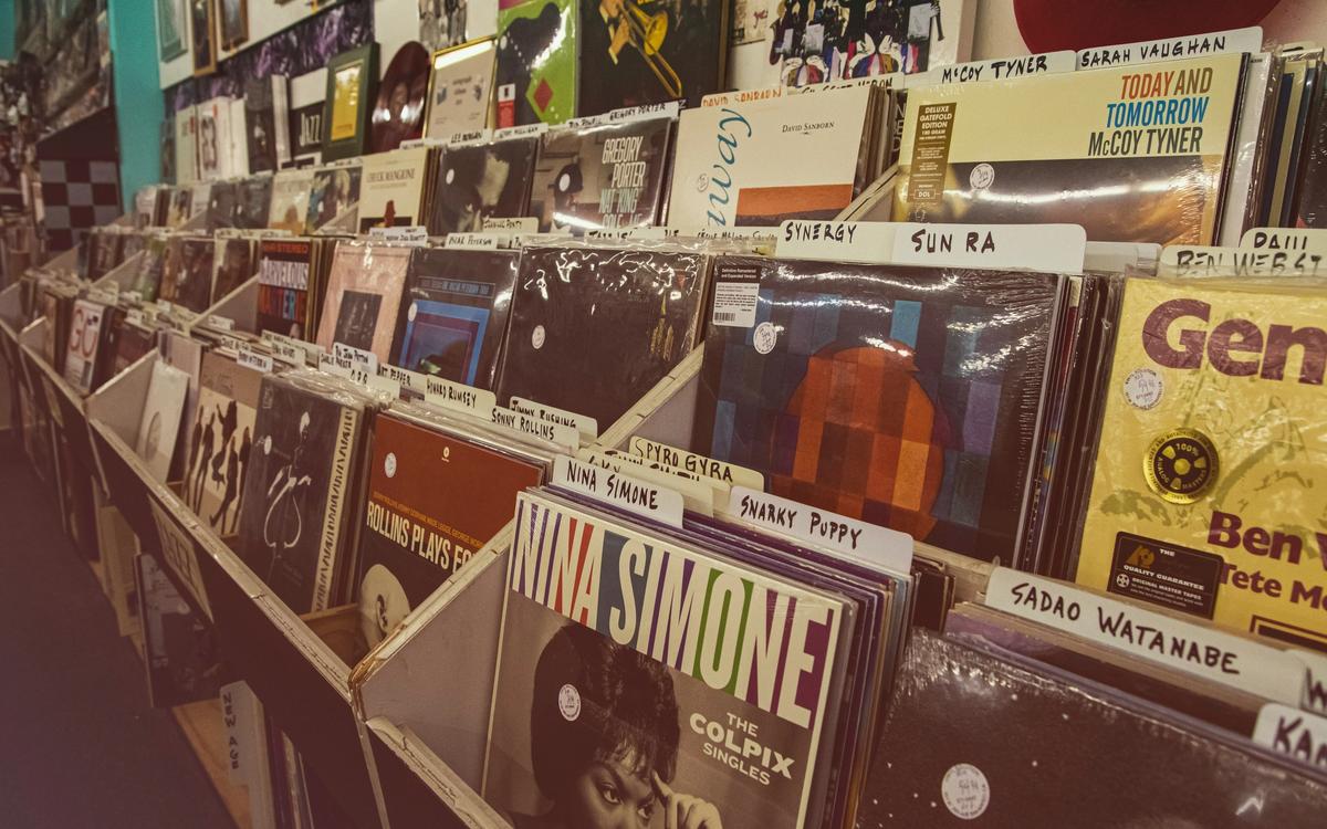 Vinyl covers on shelves