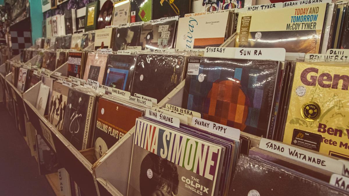 Vinyl covers on shelves