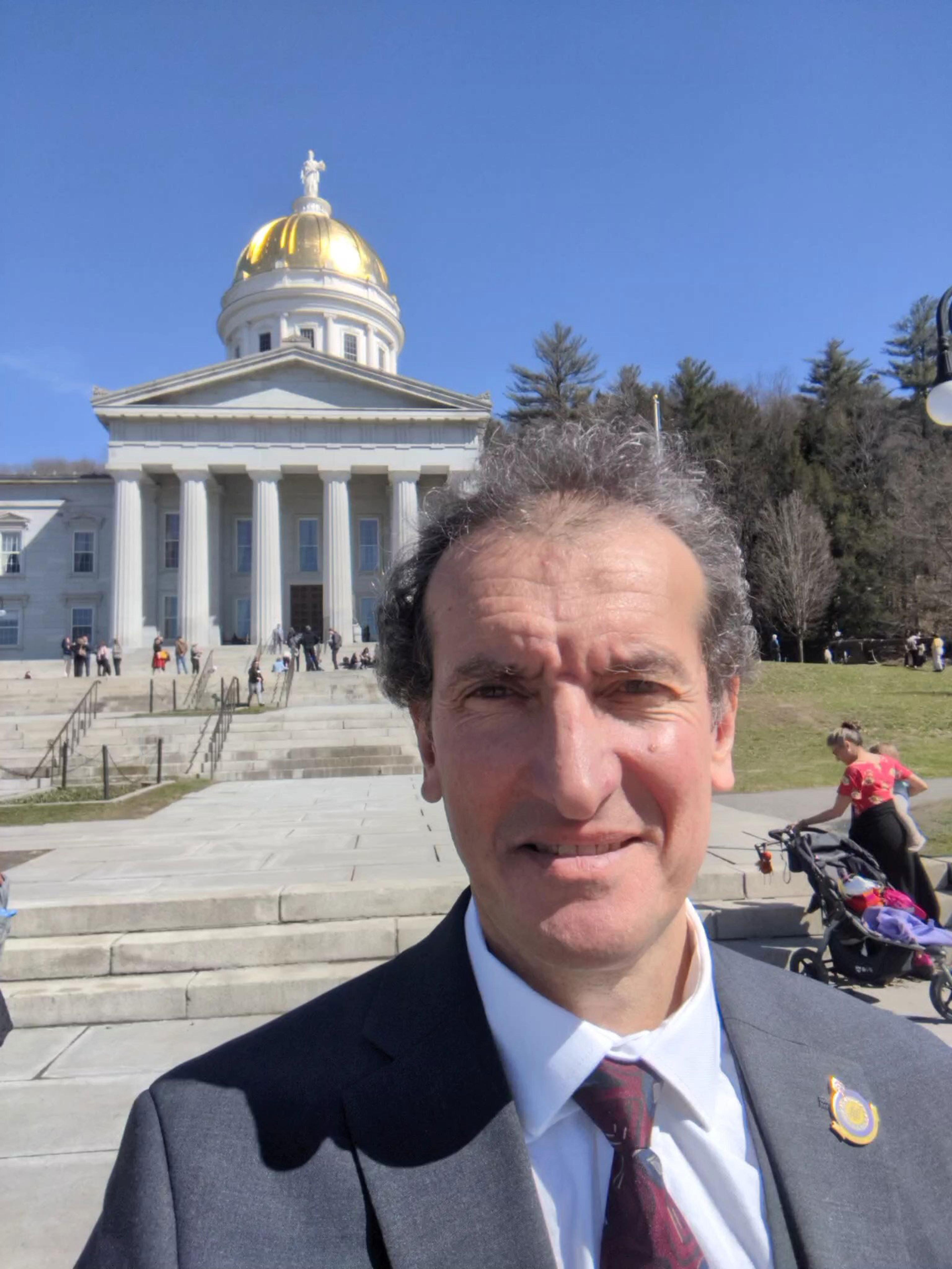Vegan Aharonian in front of Vermont's state capital