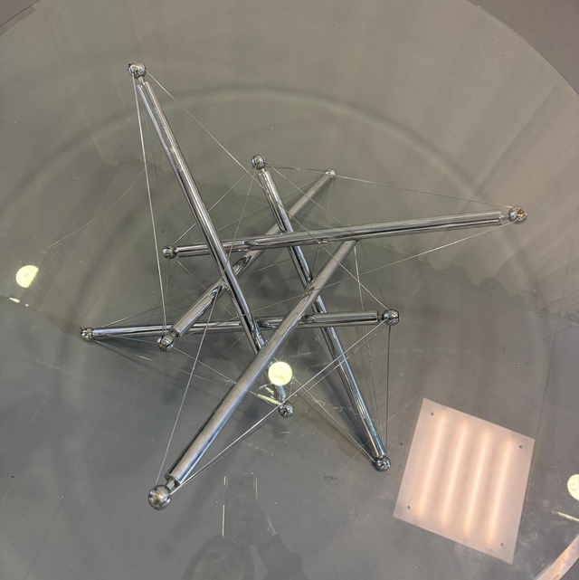 Cassina Glastisch 714 – Modernes Design von Theodore Waddell — Bild 3