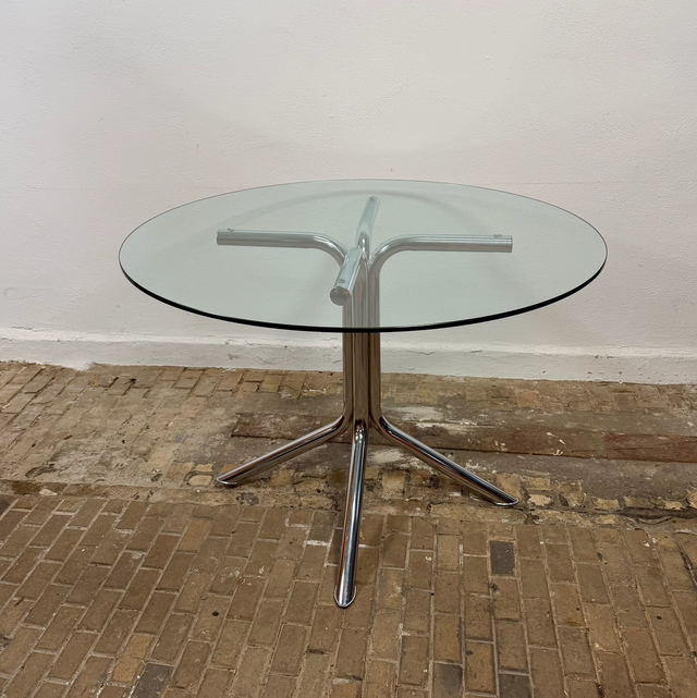 Space Age Glastisch Chrom – Mid-Century Modern trifft Bauhaus-Ästhetik