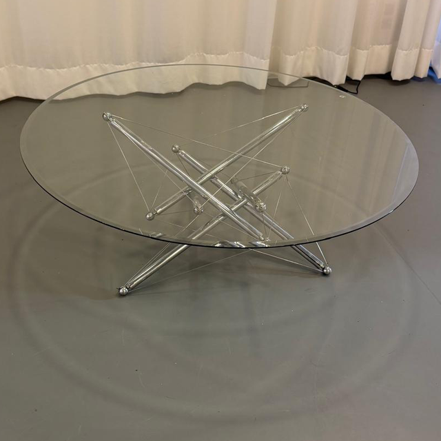 Cassina Glastisch 714 – Modernes Design von Theodore Waddell