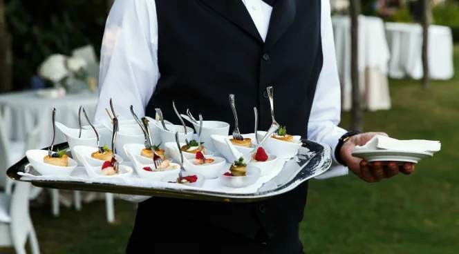 Servicios de catering y de bar