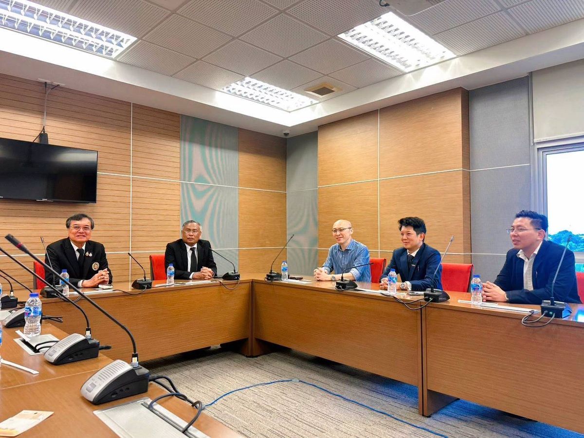 雙方於法曹協會瑪哈瓦棲拉兀第四會議室會談