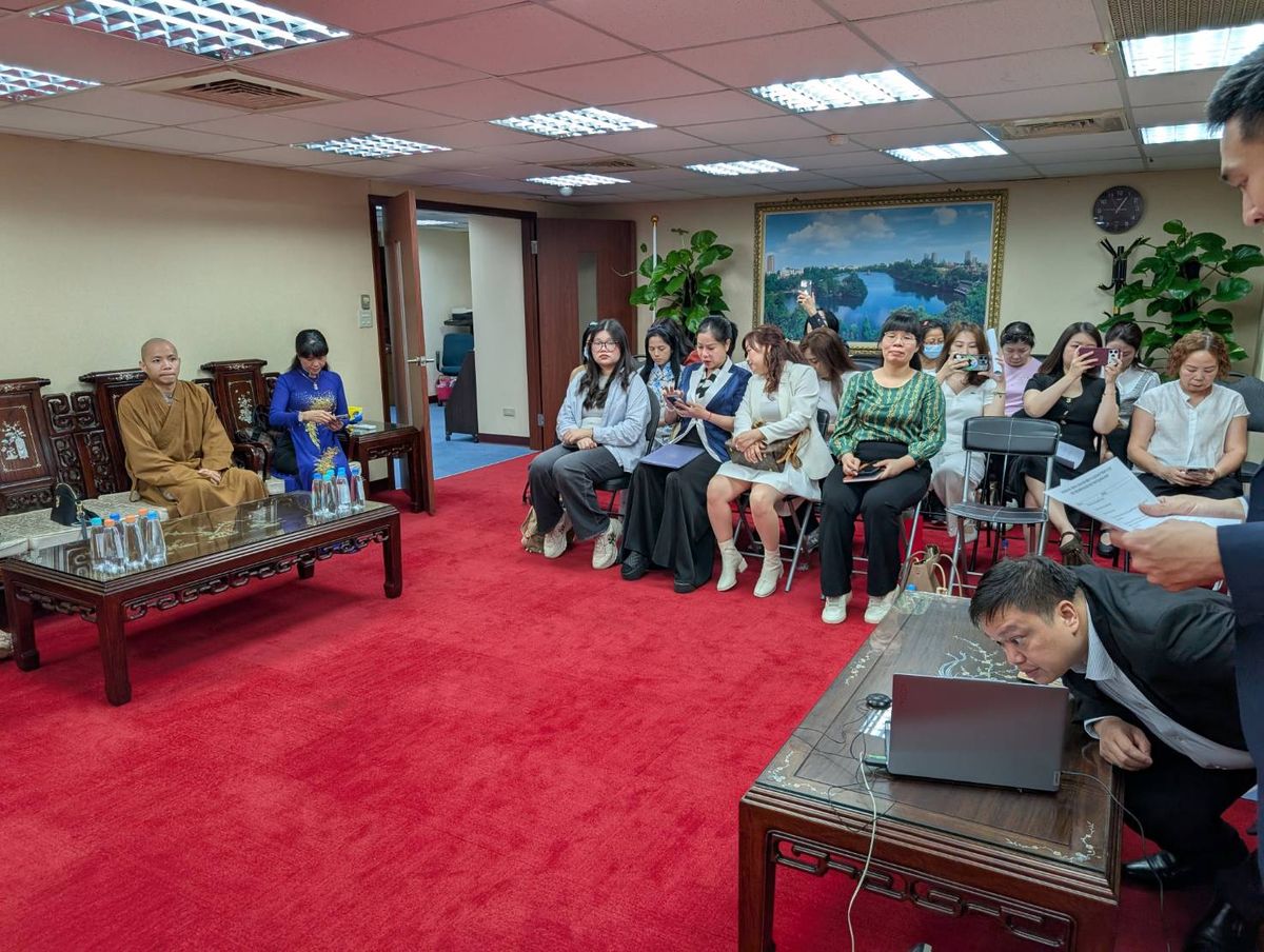在台越南僑界與商界代表專注參與座談