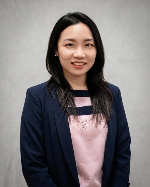 Dr. Yvonne Wei (Arisa Pailinsiri)