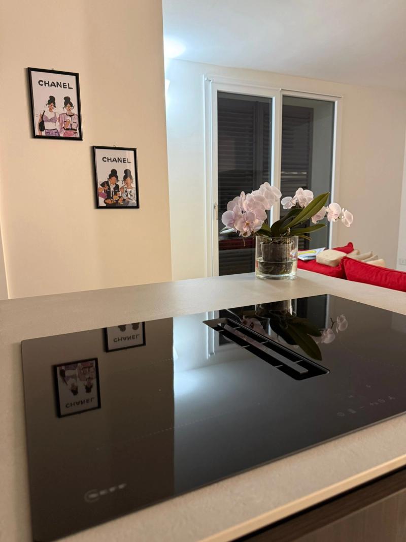 Cucina elegante con isola — immagine 3