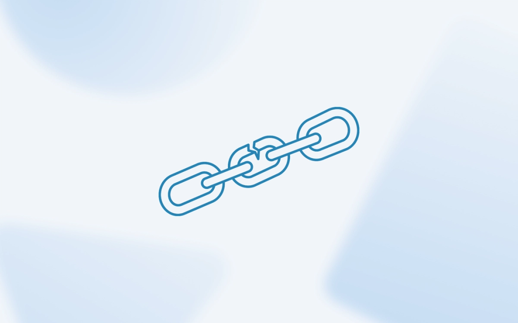A minimalist line drawing of a three-link chain with a cracked center link, illustrating how machine learning attribution finds underperforming marketing channels.