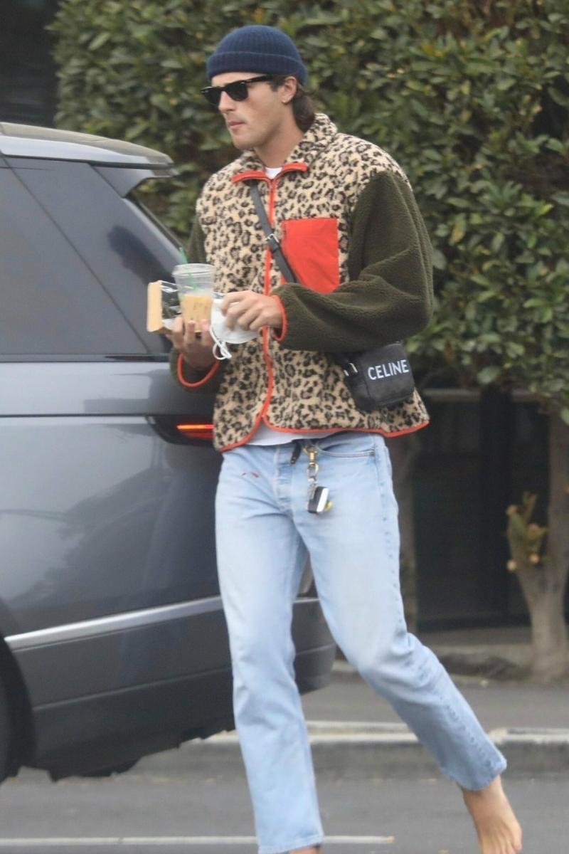 Jacob Elordi's Louis Vuitton Speedy Monongram Bag Flex