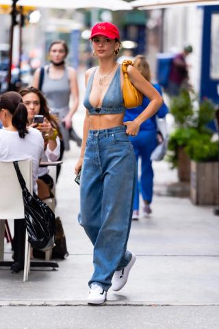 How To Go Braless: 13 Different Outfits To Try According To Stylists ...