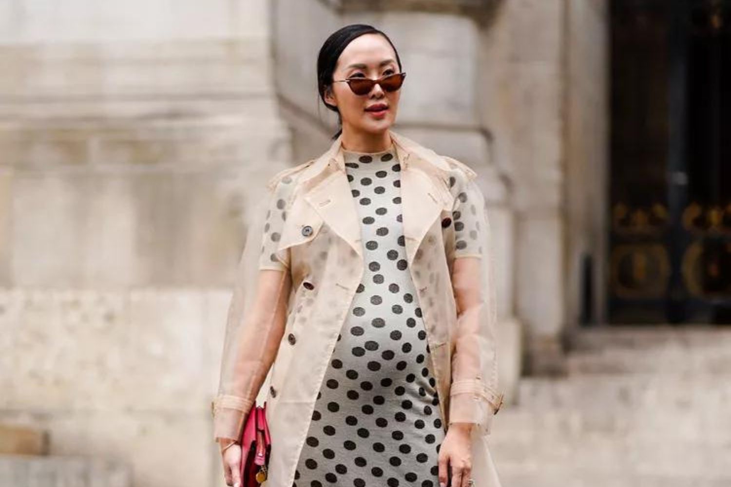 Fashion week street style, maternity fashion. 