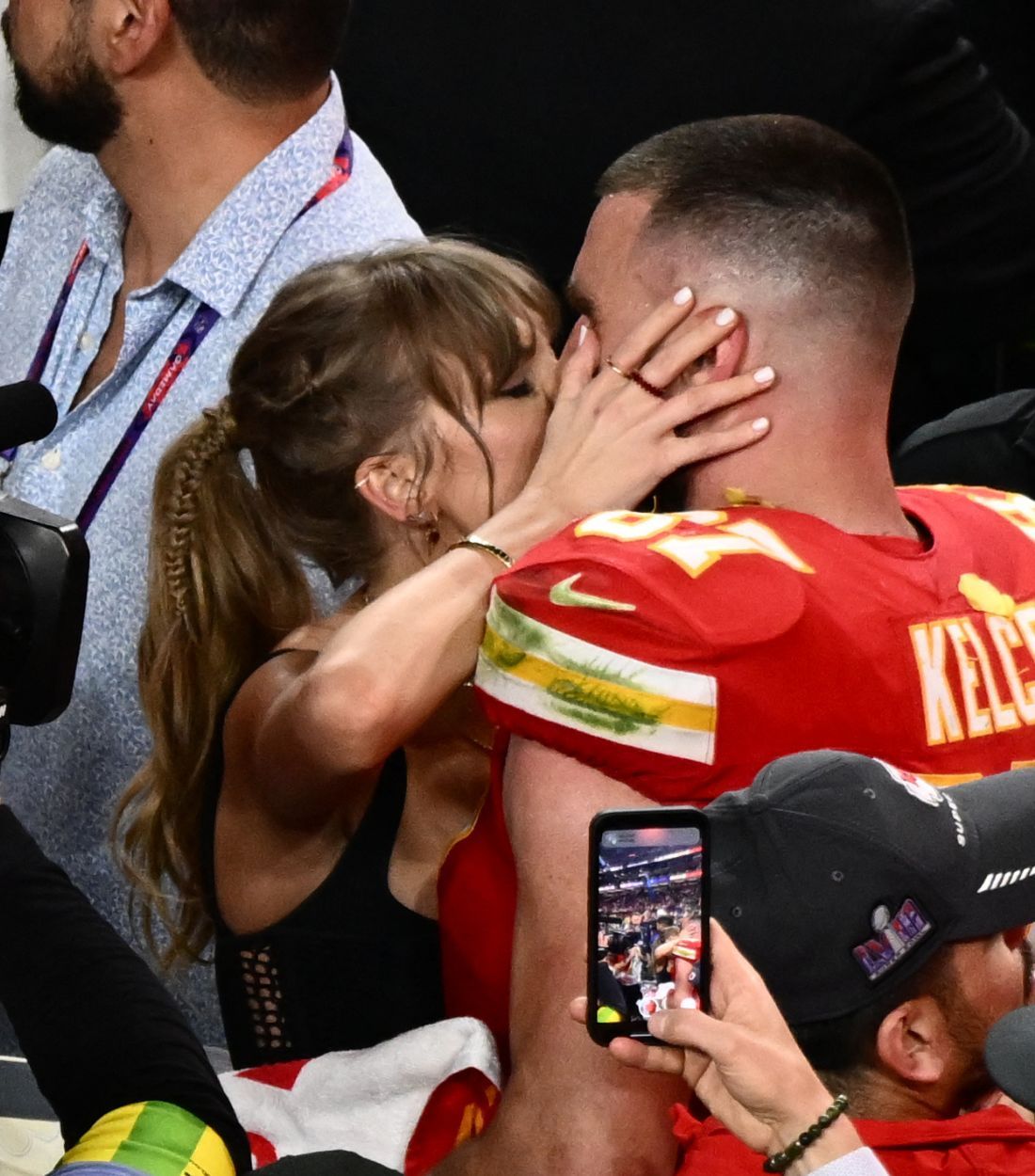 TAYLOR SWIFT TRAVIS KELCE 