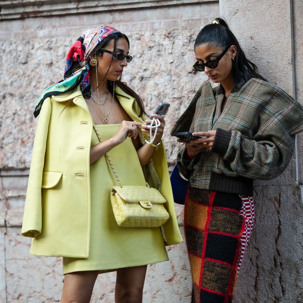 Street style women looking at phones 