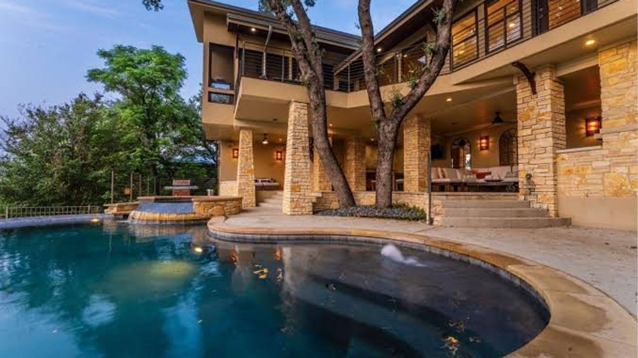 Lodgeful property
