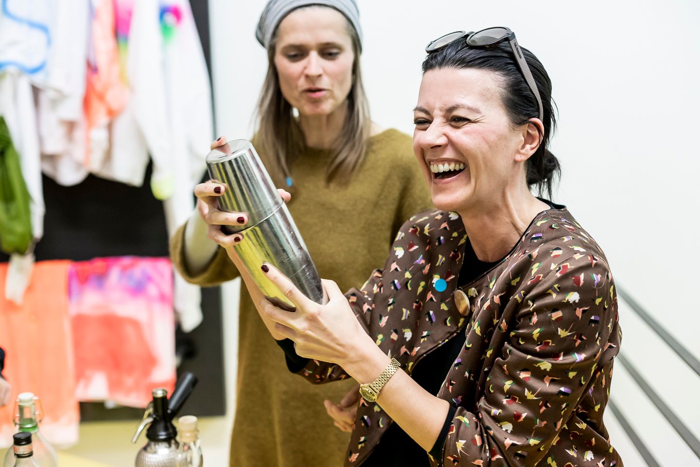 Workshop, savoir-vivre #2, How To Mix Drinks with Daniele Turrina and Parasite 2.0, 16.04.2019 in the framework of the exhibition “Temporary Lovers” by Parasite 2.0 © ar/ge kunst. Foto: Tiberio Sorvillo