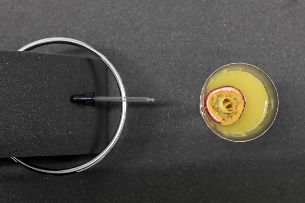 Workshop, savoir-vivre #2, How To Mix Drinks with Daniele Turrina and Parasite 2.0, 16.04.2019 in the framework of the exhibition “Temporary Lovers” by Parasite 2.0 © ar/ge kunst. Foto: Tiberio Sorvillo