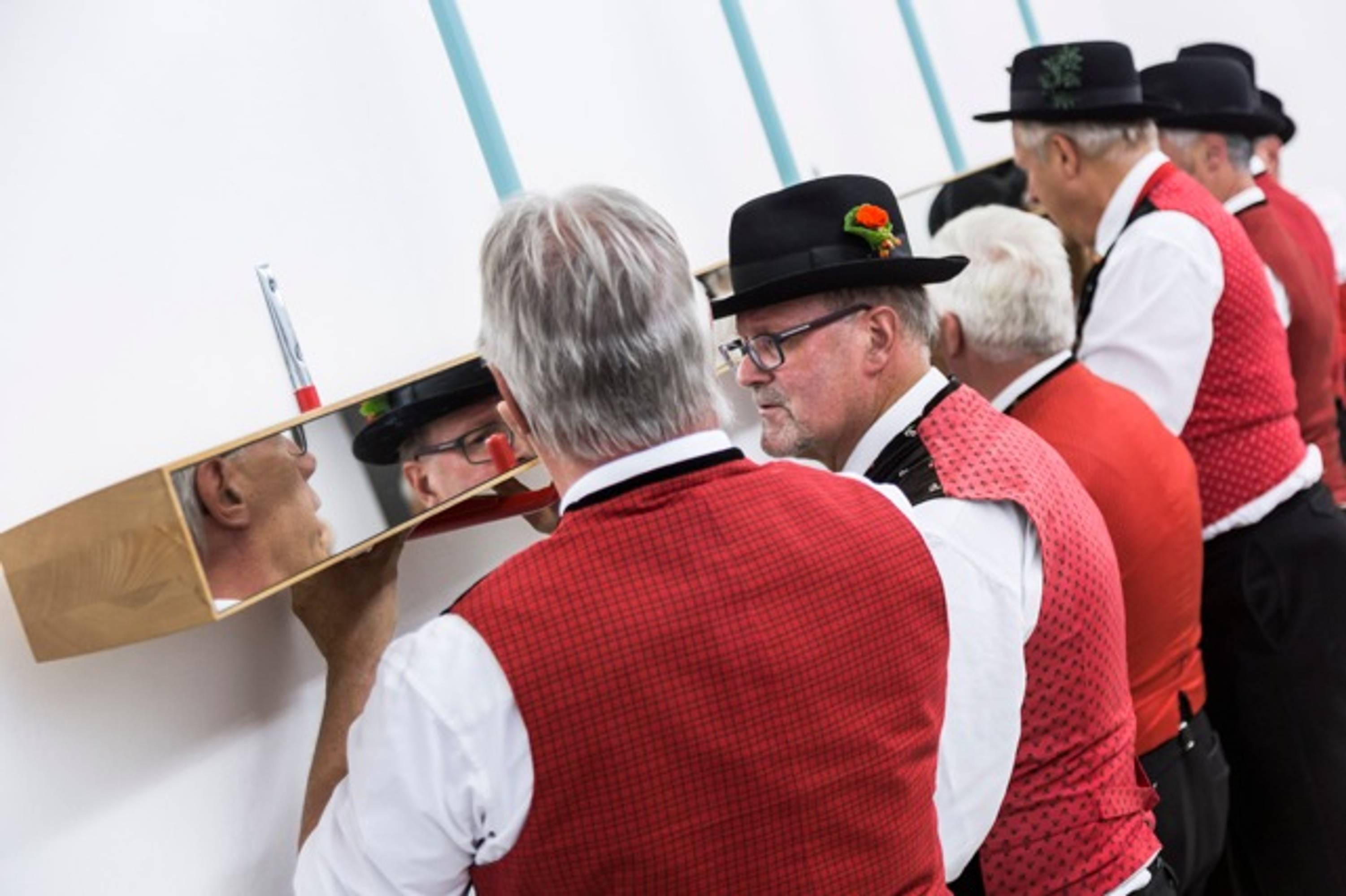 Ingrid Hora, Der Grillentöter, documentation of the performance, 2015, photo by Tiberio Sorvillo – visualite