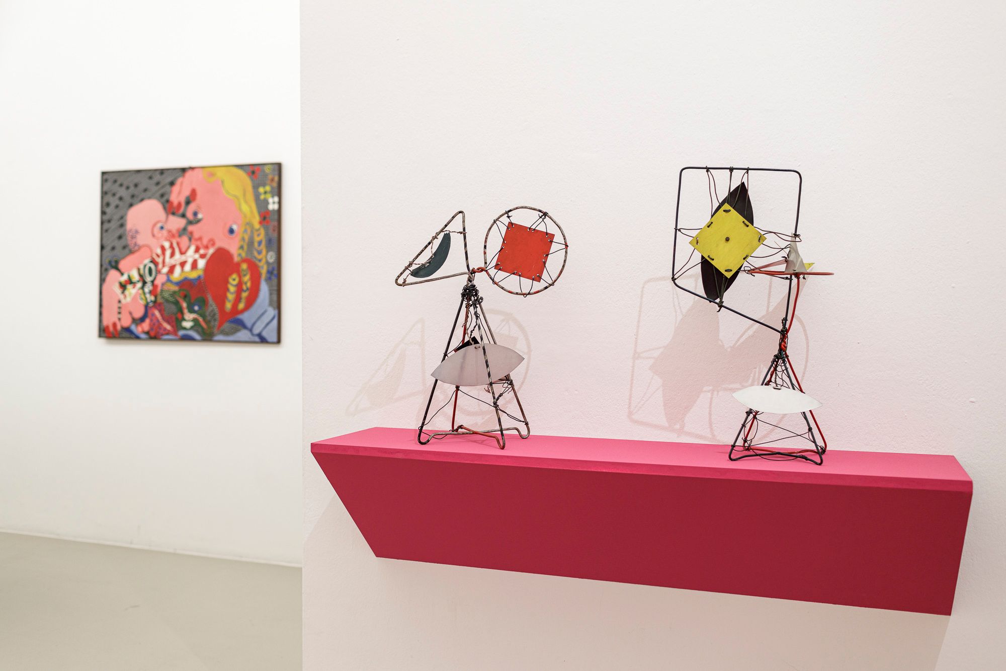 “Trofeo solare”(2), 1972, Filo di ferro, filo elettrico e lamiera verniciata / Draht, Elektrodraht und lackiertes Blech, 50x30x15cm, Courtesy Archivio Clemen Parrocchetti.