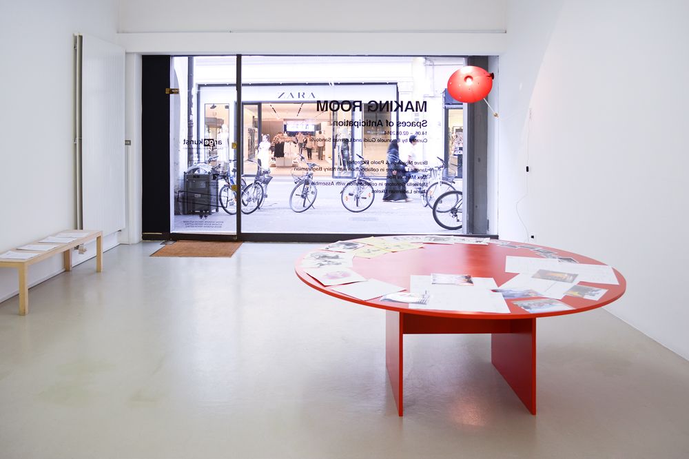 Marinella Senatore in collaboration with Assemble, The School of Narrative Dance. Courtesy MOTInternational, London & Brussels and the artist, photo by aneres