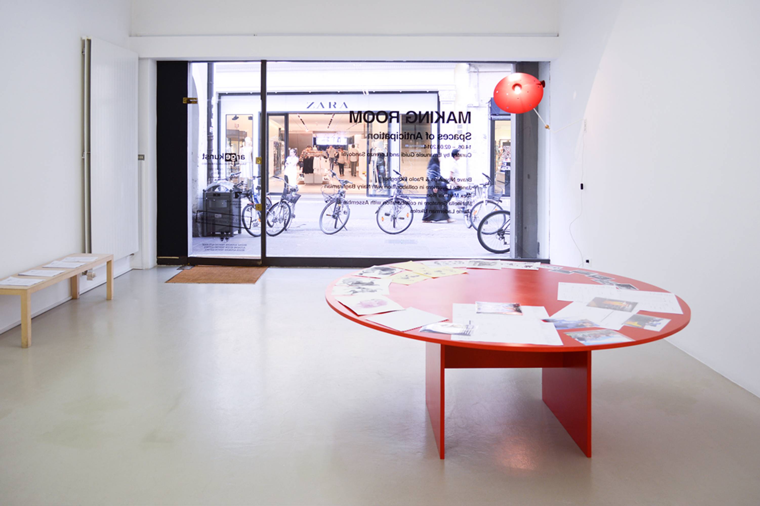 Marinella Senatore in collaboration with Assemble, The School of Narrative Dance. Courtesy MOTInternational, London & Brussels and the artist, photo by aneres