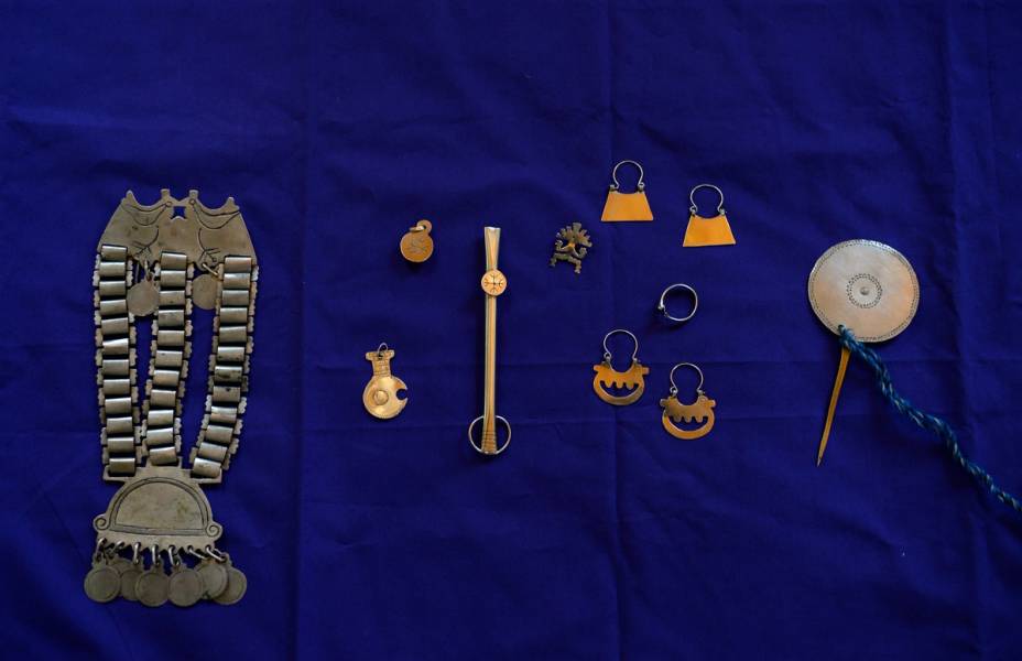 Silver Rights, Elena Mazzi in dialogue with Mauro Millán, workshop at the Mapuche community of Lago Rosario, 2021. Ph: Alfredo Leiva