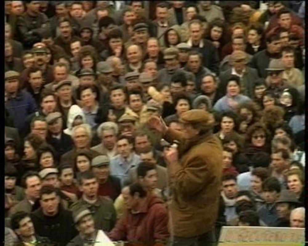 Alessandro Gagliardo, Dei poteri e delle povertà, fotogramma, 2011