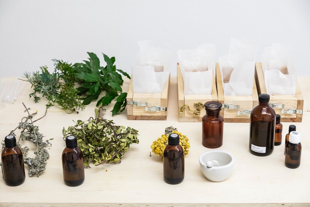 Workshop, savoir-vivre #1, soap making with Evi Lachana, 25.01.2019, in the framework of the exhibition “A Lapse, a Stain, a Fall” by Otobong Nkanga © ar/ge kunst. Foto: Tiberio Sorvillo