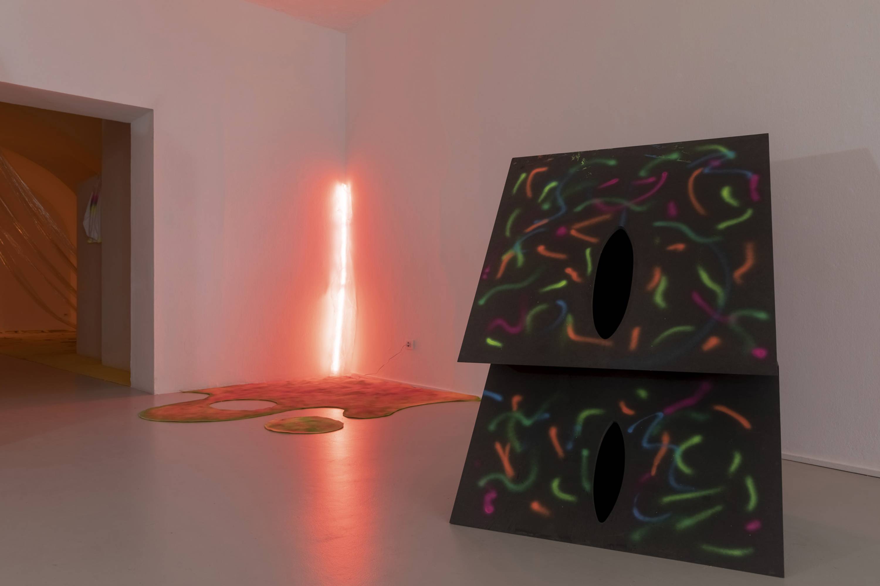 second phase, installation view of the exhibition “Temporary Lovers” by Parasite 2.0 © ar/ge kunst. Foto: Luca Guadagnini