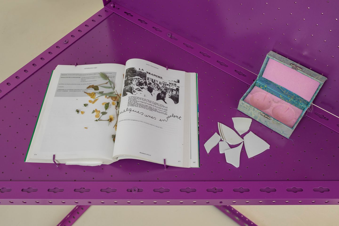 Alex Martinis Roe, To Become Two, installation of the exhibition at ar/ge kunst, ©ar/ge kunst, Bolzano, Foto Tiberio Sorvillo, 2017