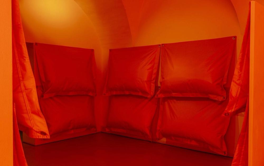 ANNA SCALFI EGHENTER. THE FLUO SWAN, 19.09.2024 – 29.11.2024, AR/GE Kunst, ph. Ela Bialkowska