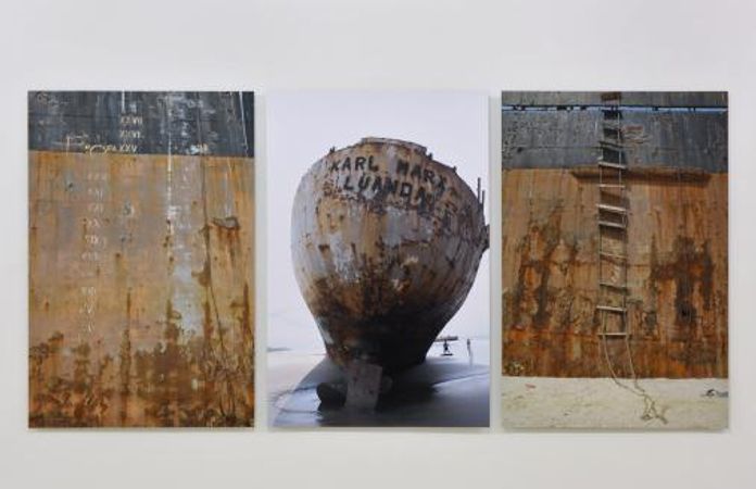 Kiluanji Kia Henda, Karl Marx, Luanda, 2006 Courtesy the artist and Collezione Raffaella e Stefano Sciarretta, Nomas Foundation, Roma e Galleria Fonti, Napoli