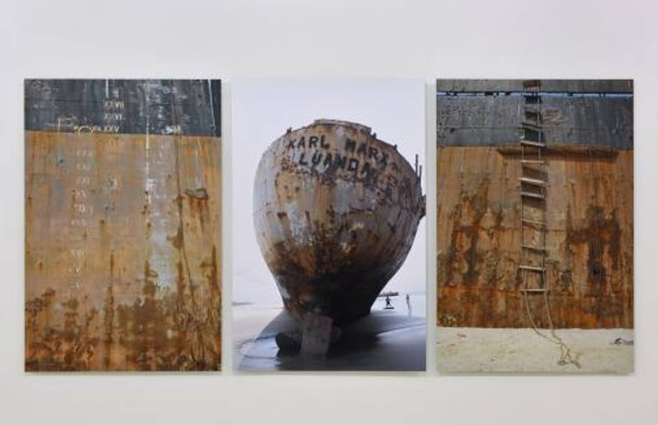 Kiluanji Kia Henda, Karl Marx, Luanda, 2006 Courtesy the artist and Collezione Raffaella e Stefano Sciarretta, Nomas Foundation, Roma e Galleria Fonti, Napoli