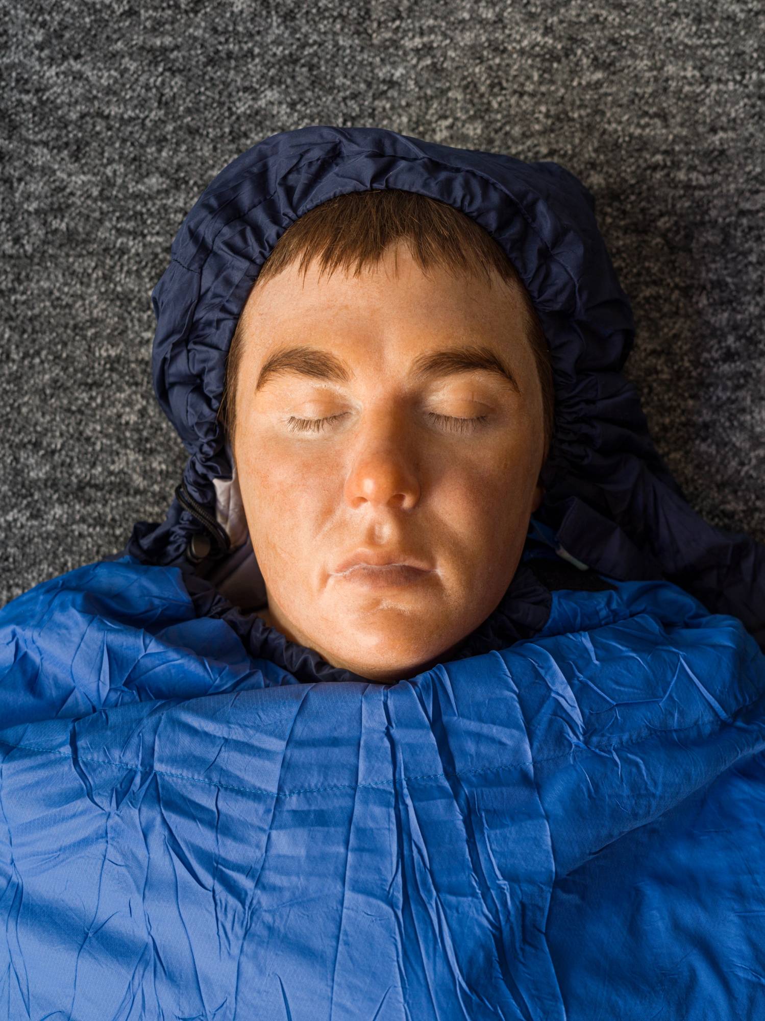 Jonathan Monk, The Sleeping Giant, 2025. Wax, human hair, oil paint, fabrics, plastic and paper. Detail. Ph Tiberio Sorvillo.