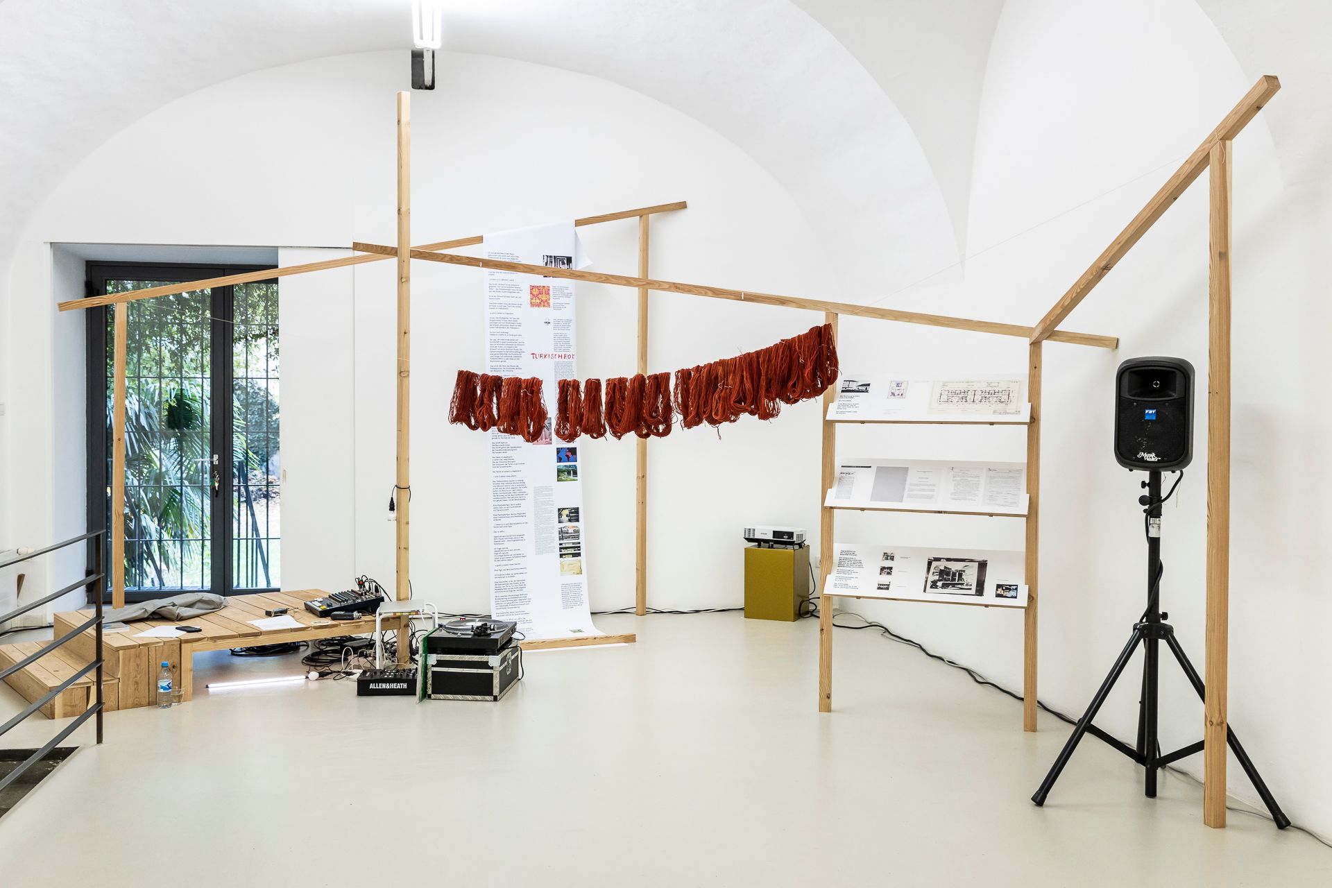 ©ar/ge kunst, Foto Tiberio Sorvillo, 2019SAVOIR-VIVRE #4DYEING WORKSHOP08.11.2019, 6–8 pmwith master weaver and plant dye practitioner Cornelia Larcher and artist Romy Rüegger and textile designer Kira Kessler in attendanceCurated by Simone Mair