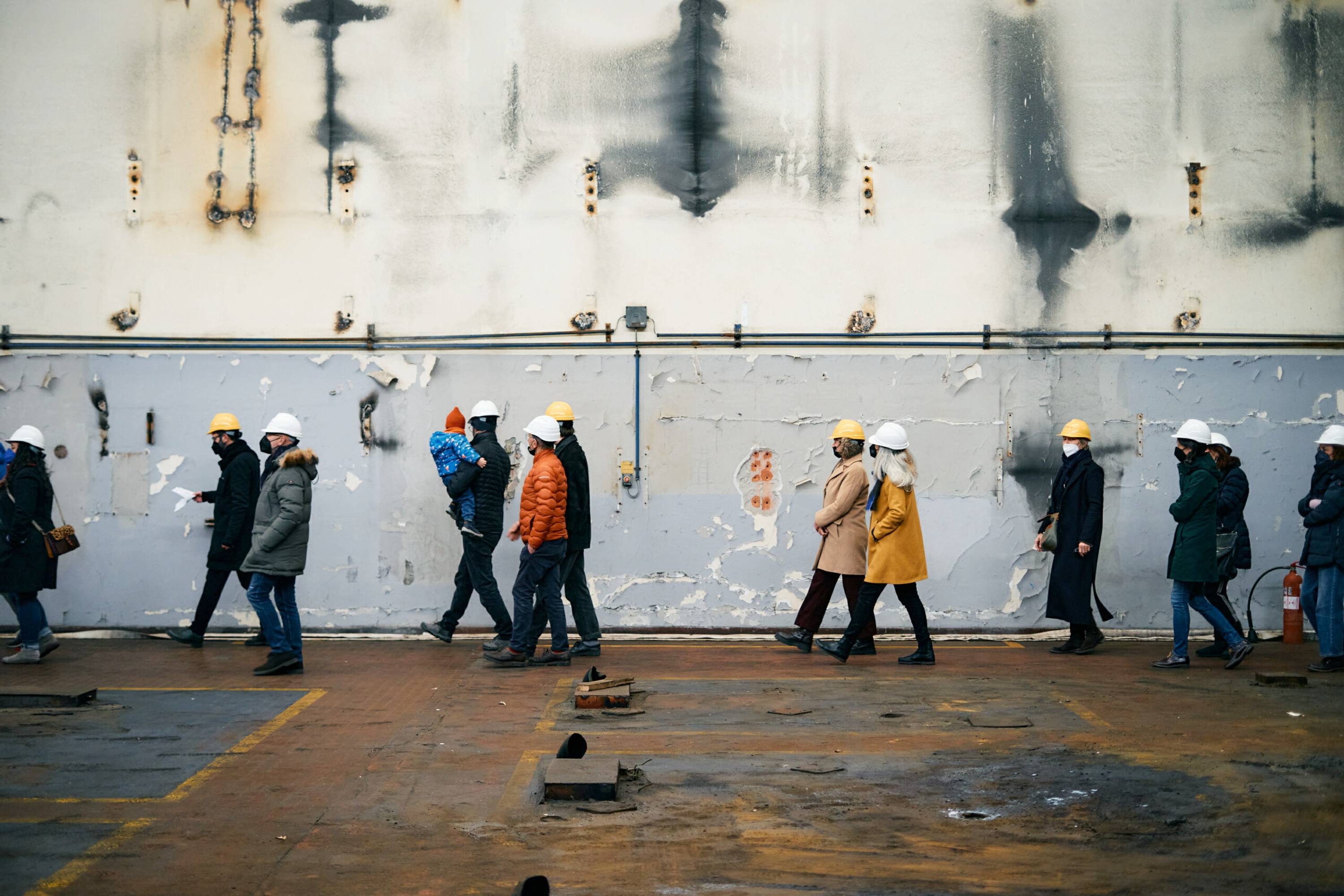 Factory Walk, choreographed by Sabina Holzer as part of Katrin Hornek’s exhibition Plant Plant, ©BAU, photo Daniel Mazza, 2022