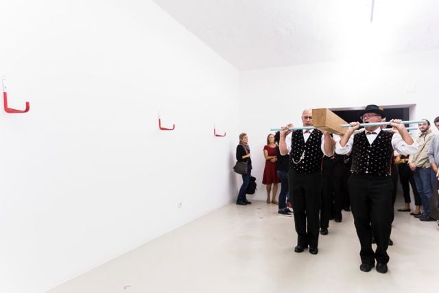 Ingrid Hora, Der Grillentöter, documentation of the performance, 2015, photo by Tiberio Sorvillo – visualite