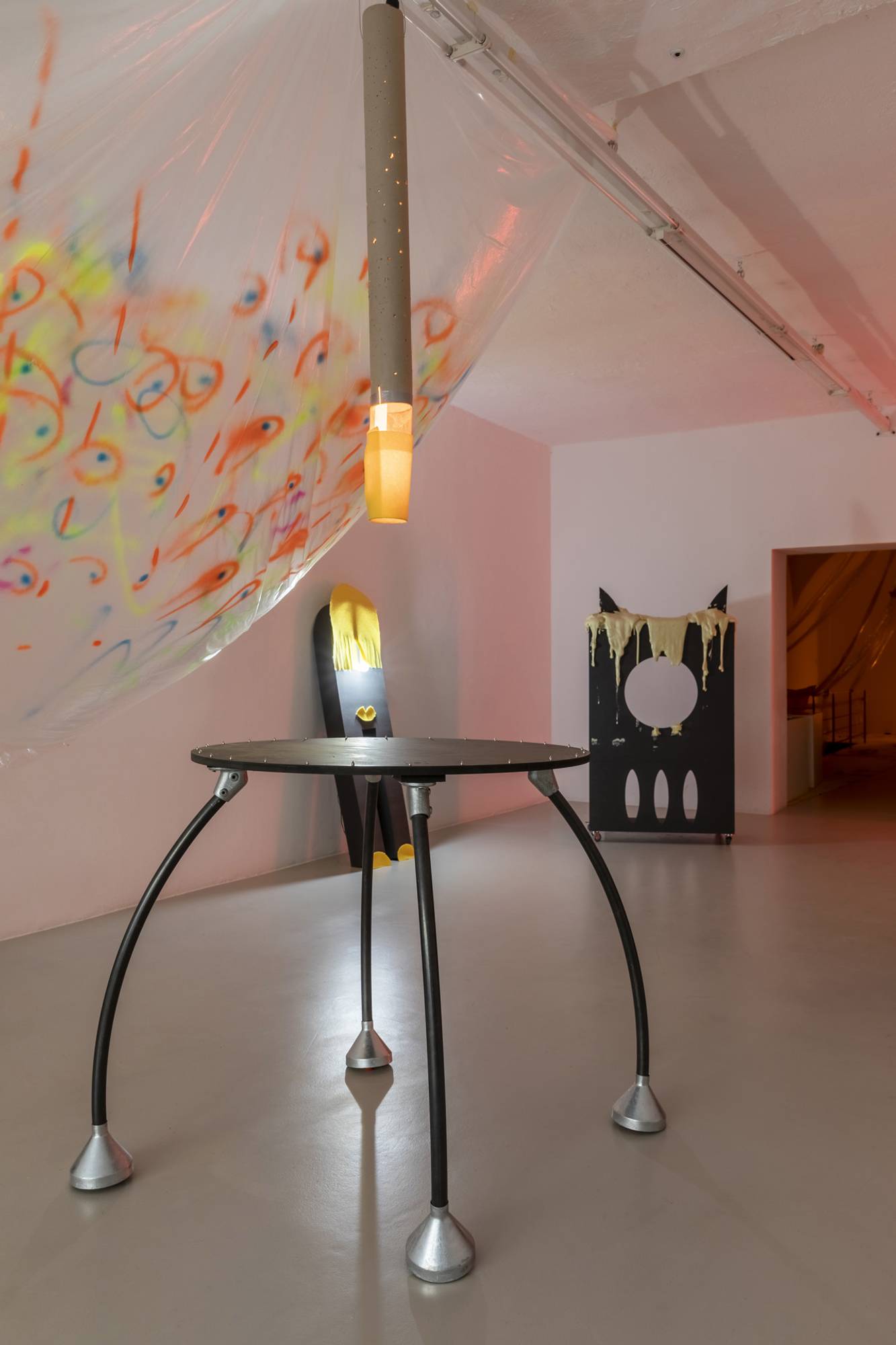 second phase, installation view of the exhibition “Temporary Lovers” by Parasite 2.0 © ar/ge kunst. Foto: Luca Guadagnini