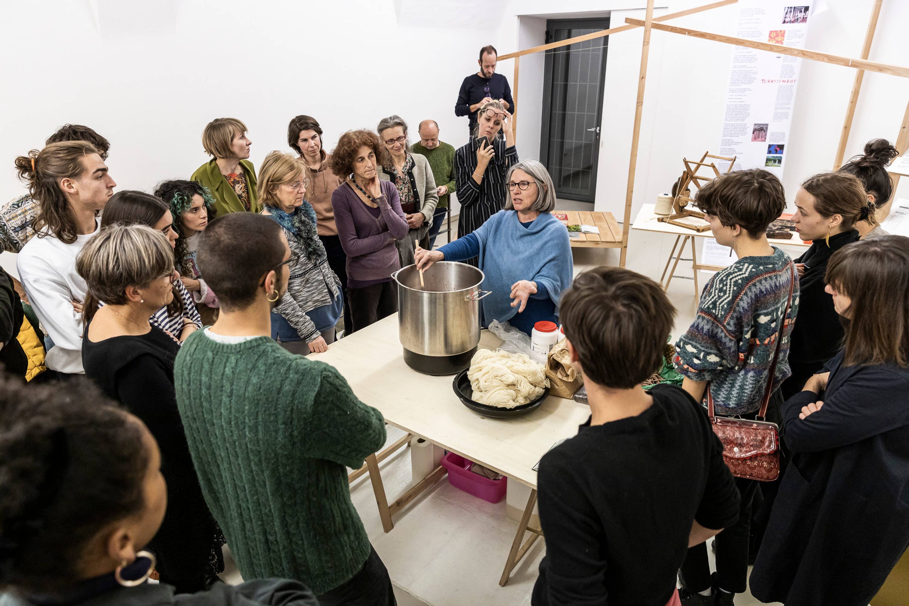 ©ar/ge kunst, Foto Tiberio Sorvillo, 2019SAVOIR-VIVRE #4DYEING WORKSHOP08.11.2019, 6–8 pmwith master weaver and plant dye practitioner Cornelia Larcher and artist Romy Rüegger and textile designer Kira Kessler in attendanceCurated by Simone Mair