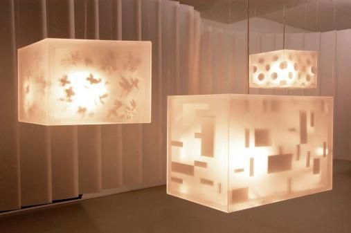 Exhibiton view, auffällig, cinque posizioni, 2004