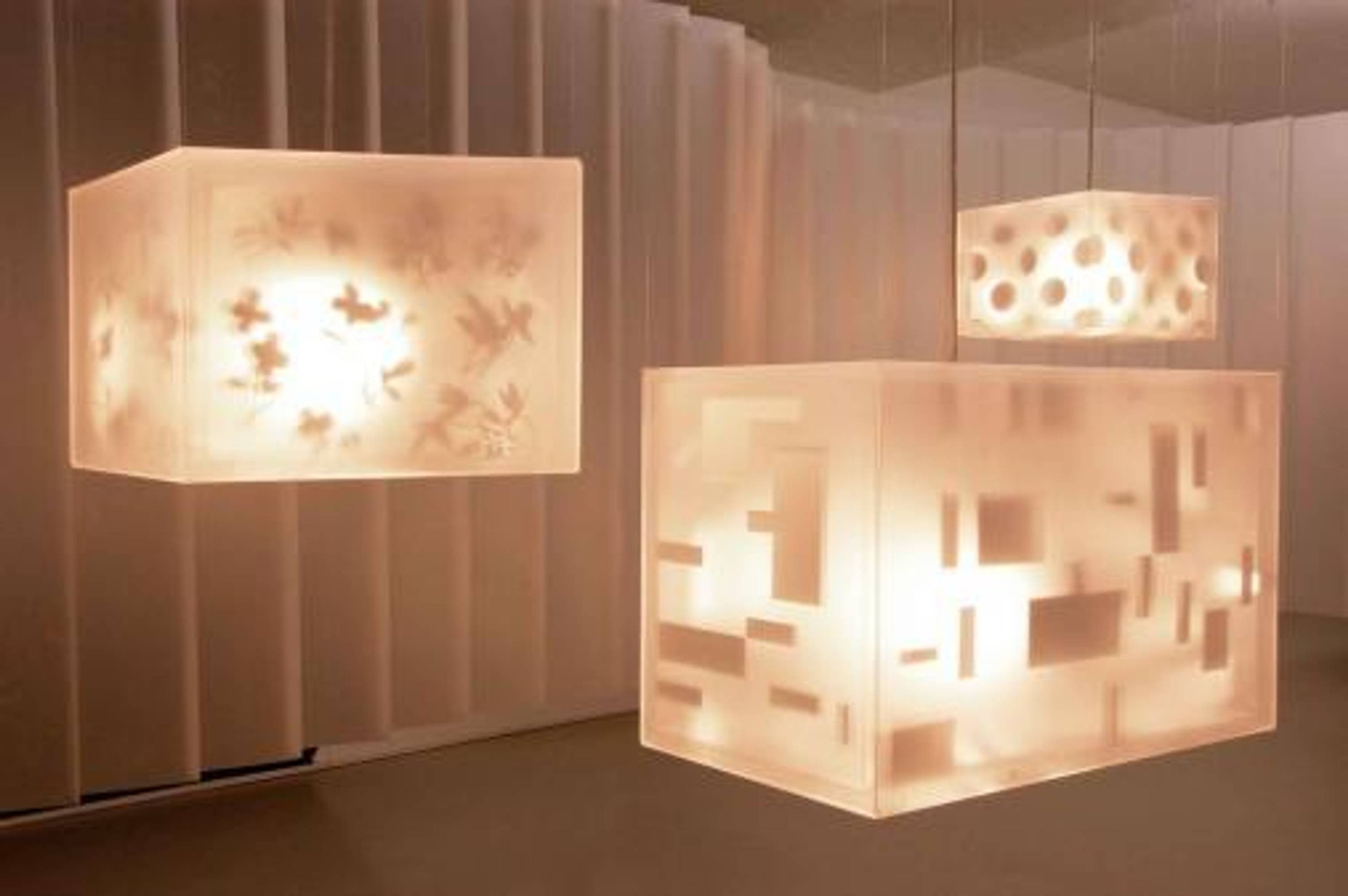 Exhibiton view, auffällig, cinque posizioni, 2004