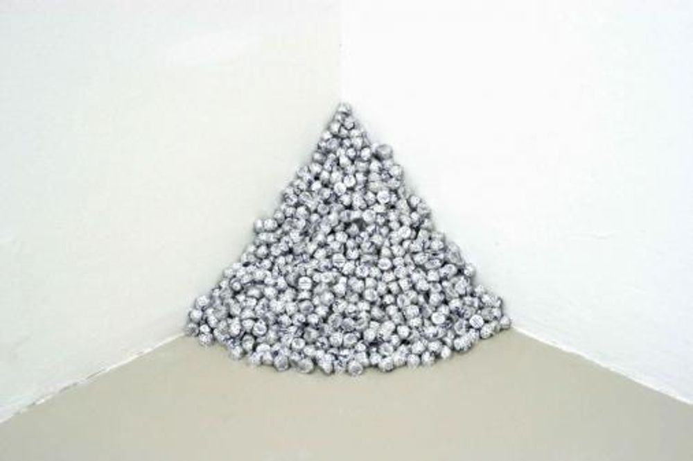 Exhibiton view, Felix Gonzalez-Torres, 2004