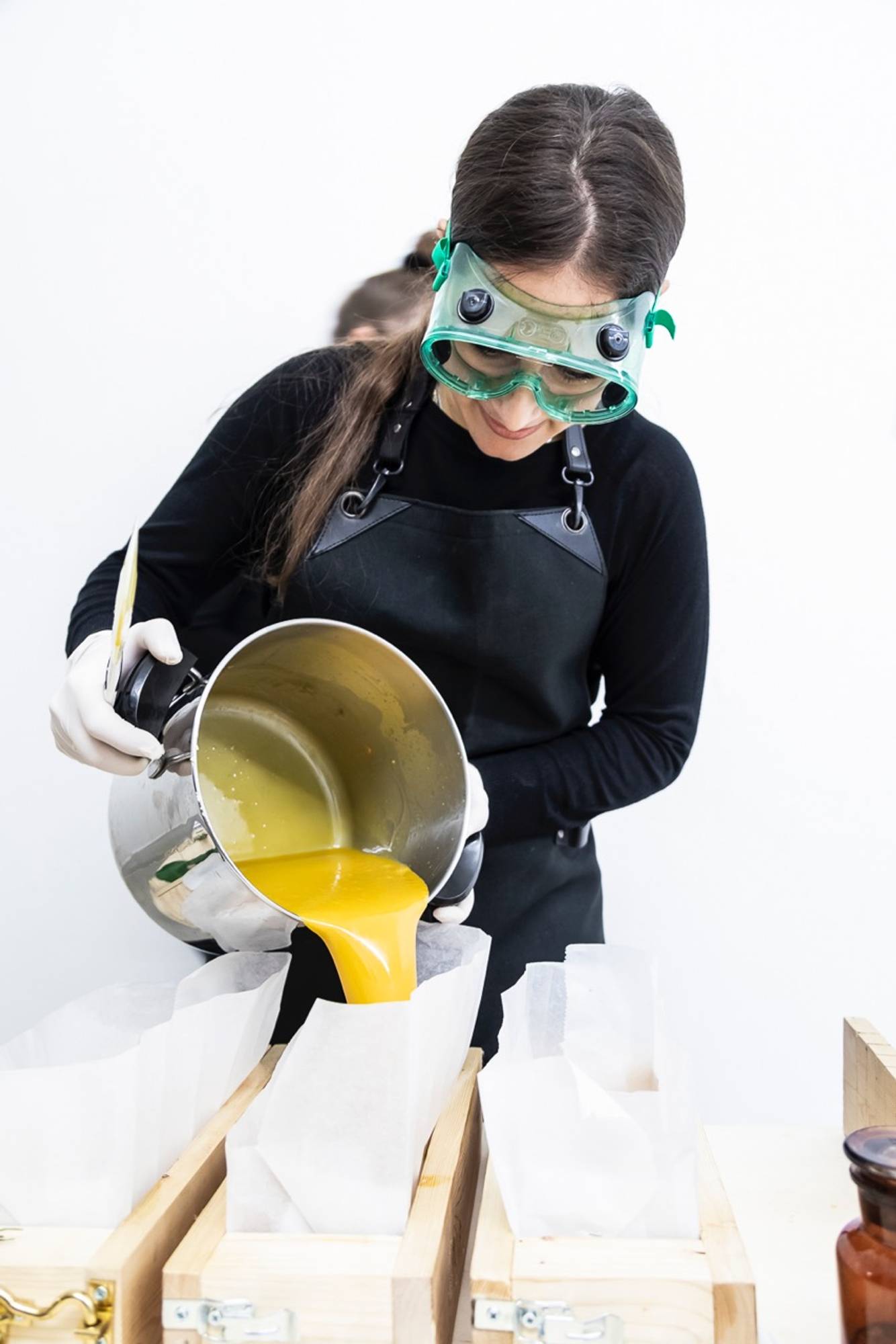 Workshop, savoir-vivre #1, soap making with Evi Lachana, 25.01.2019, in the framework of the exhibition “A Lapse, a Stain, a Fall” by Otobong Nkanga © ar/ge kunst. Foto: Tiberio Sorvillo