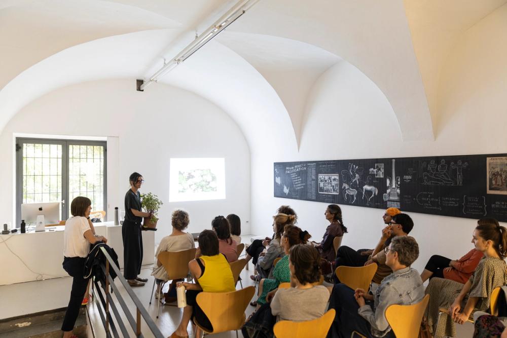 Savoir-Vivre workshop #10, curated by BAU, ©ar/ge kunst, photo Tiberio Sorvillo, 2022