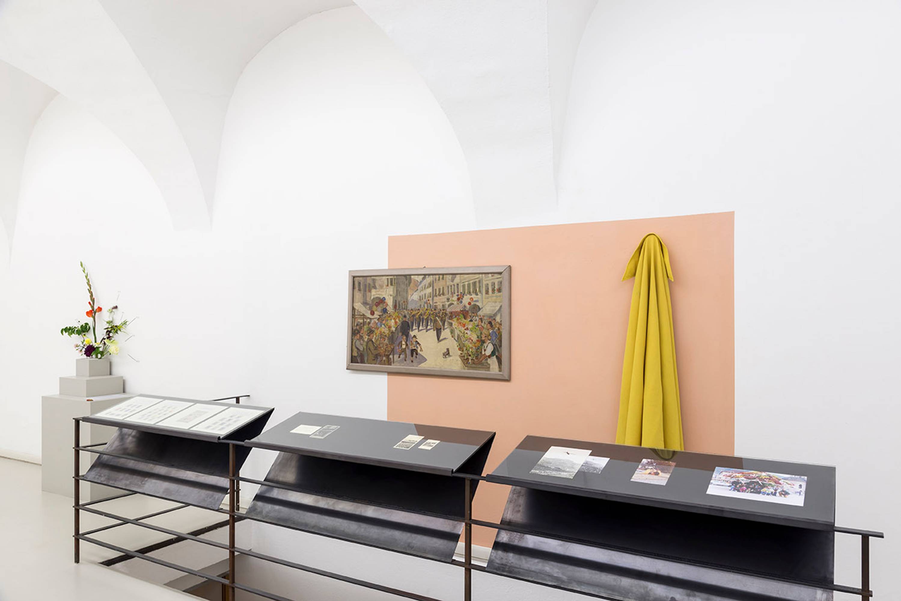 Paul Thuile, selection of the exhibition Serra III, curated by Paul Thuile at Gärtnerei Schullian Floricultura, installation view. Photo Guadagnini ©argekunst